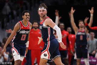 仅二十多岁 仅二十多岁