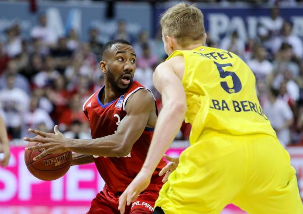 年纪轻轻却 年纪轻轻却