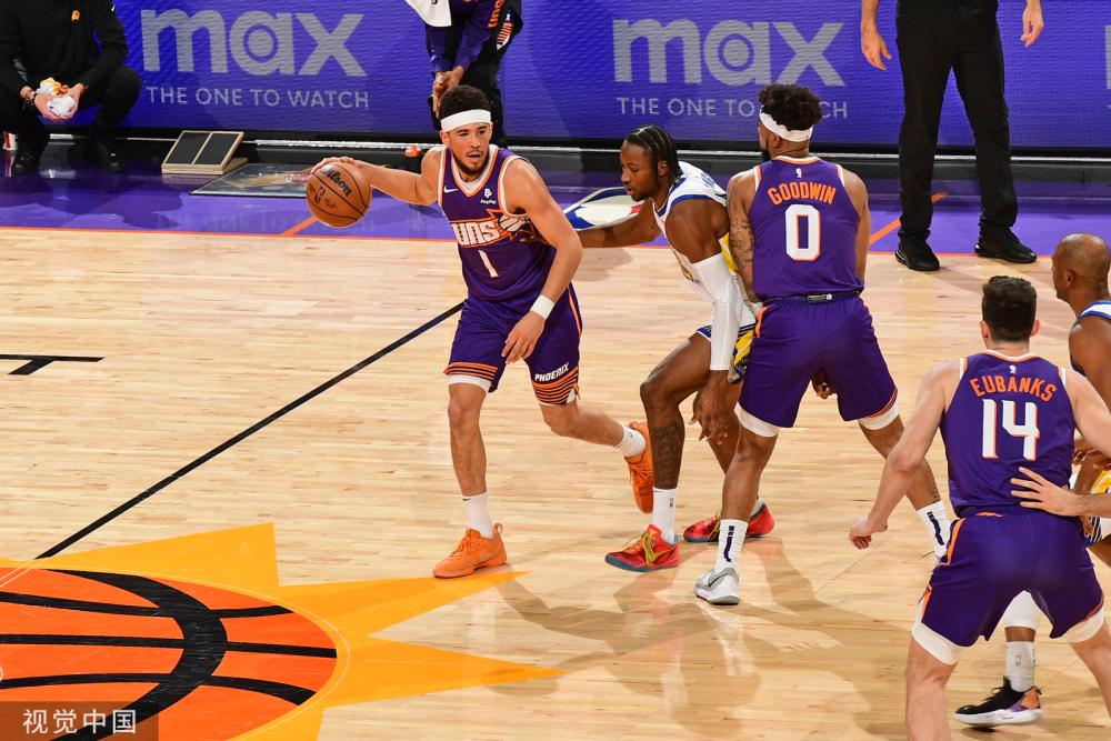 体育拼盘：年轻教头成新宠 当今足坛谁已是佼佼者？.