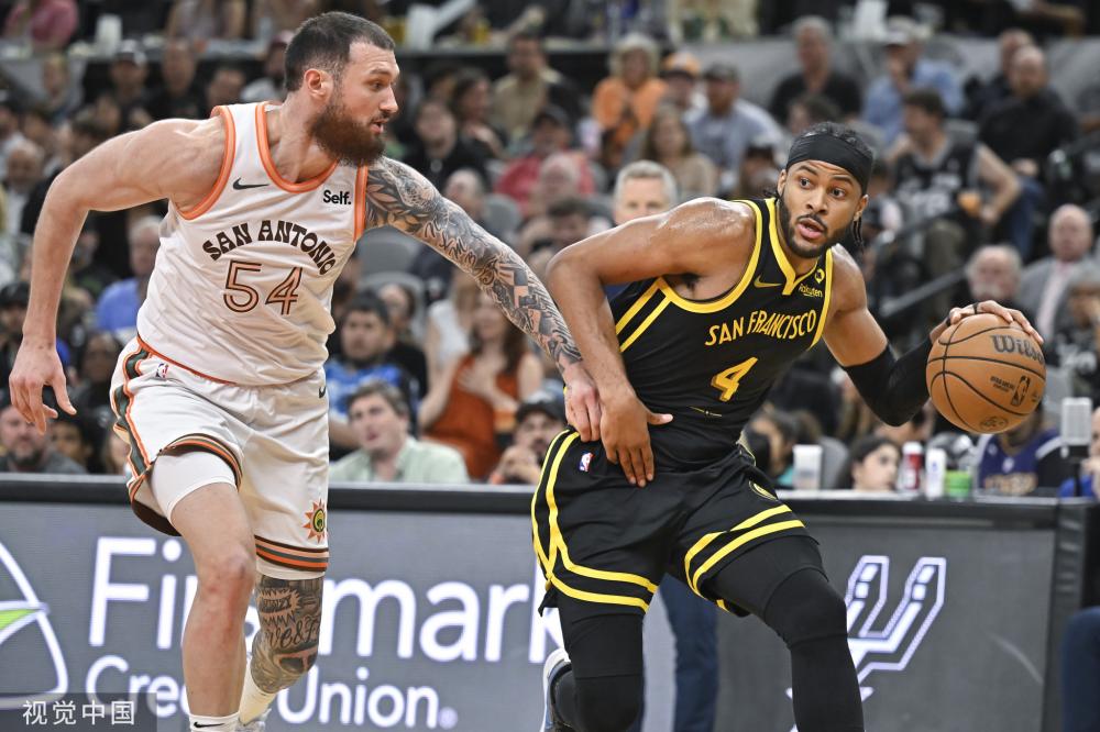 体育拼盘：年轻教头成新宠 当今足坛谁已是佼佼者？.