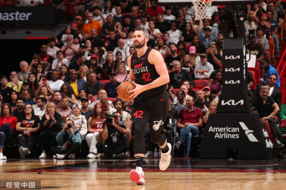 它背后隐藏 它背后隐藏