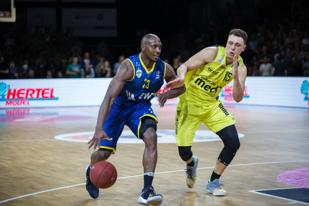 尤其是中场 尤其是中场