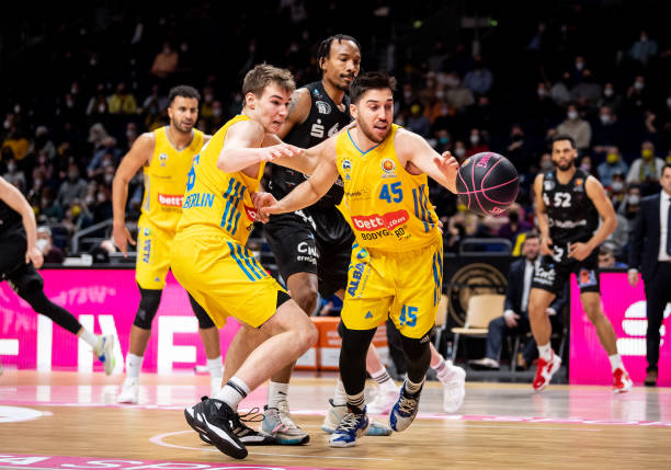 湖人惜败雄鹿！詹姆斯尽力，众配角发挥，东契奇+艾顿攻守全垮！